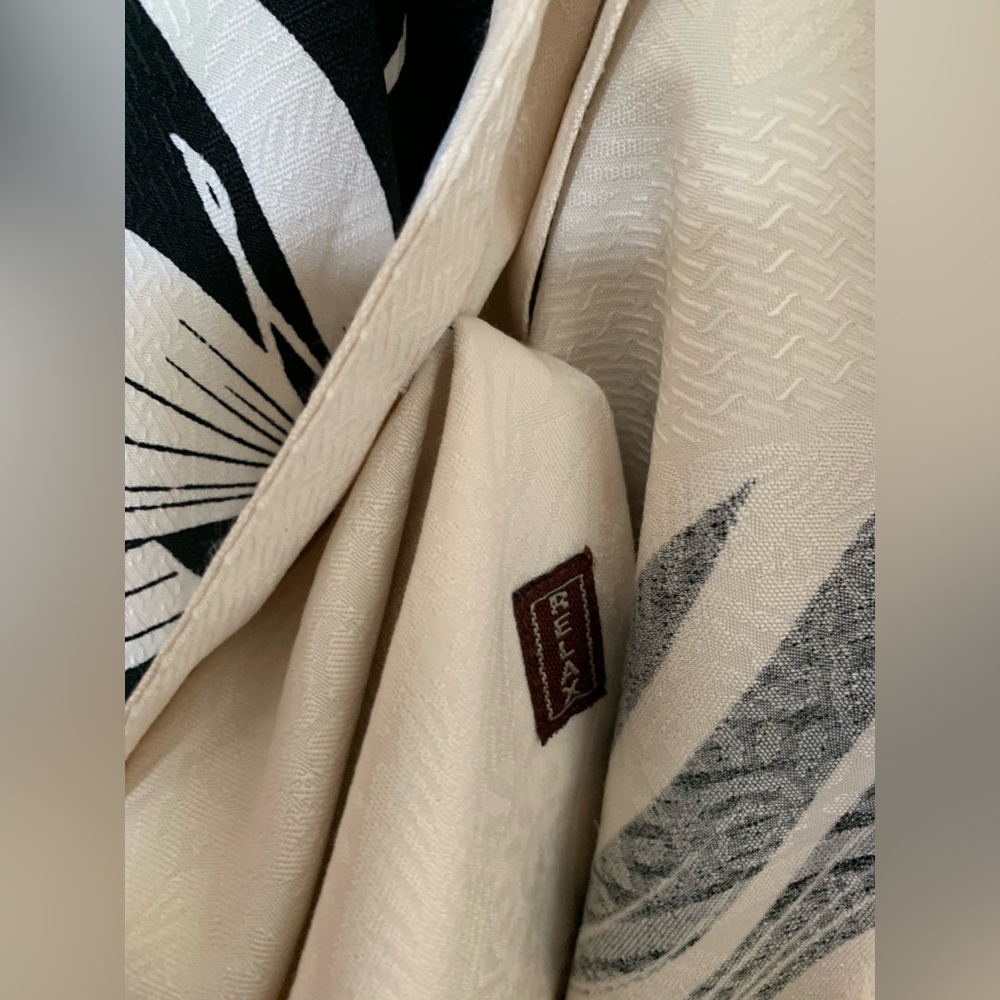 Tommy Bahama Black/Cream Hawaiian 100% Silk Short Sleeve Button Up 🌴 - Picture 12 of 12